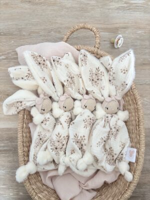 Lucienne fleurie Ava (Oreilles pointues)