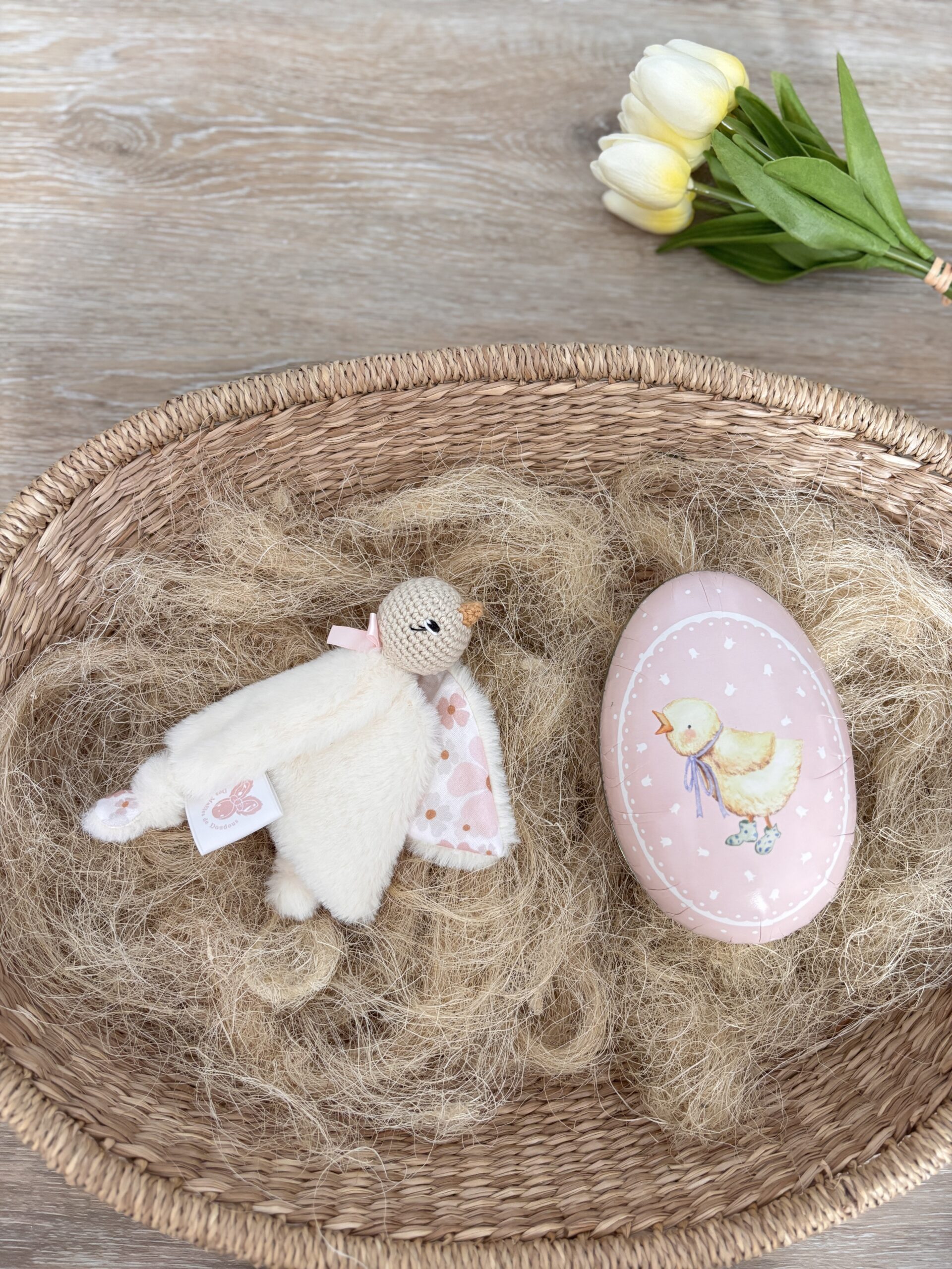 Mini Olga "Iris" dans son oeuf de Pâques